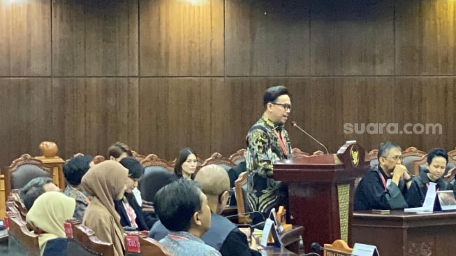 Sammy Simorangkir saat memberikan kesaksian dalam sidang uji materi UU Hak Cipta No. 28 Tahun 2014 di Mahkamah Konstitusi pada Selasa, 22 Juli 2025. [Suara.com/Tiara Rosana]