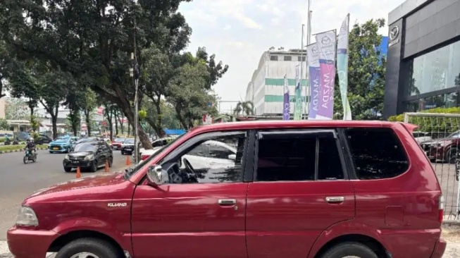 Toyota Kijang (2000). (OLX)