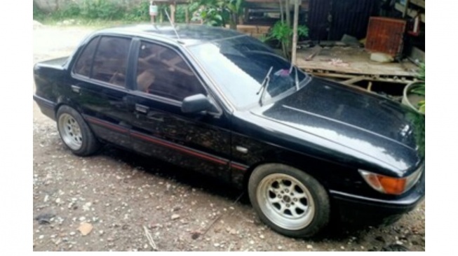 Mitsubishi lancer EX GLX tahun 1990 (olx.co.id)