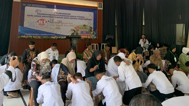 Di Balik Jeruji Besi, Asa di Hari Anak: Remisi & Momen Haru di LPKA Yogyakarta