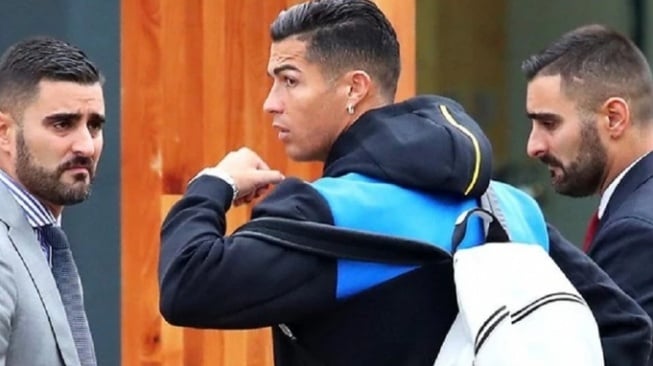 Lebay! Cristiano Ronaldo Dikawal 16 Bodyguard, Messi Aja Gak Kaya Gitu