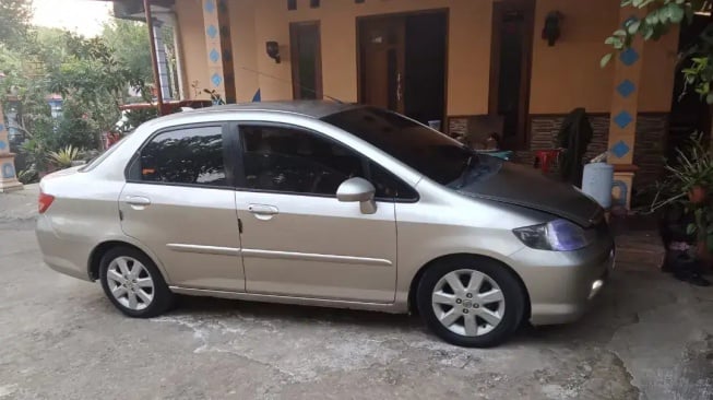 Honda City (2005). (OLX)