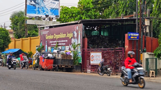 DIY Hadapi Dilema Sampah: Penertiban Pengelola Swasta vs Tumpukan Menggunung di Depo