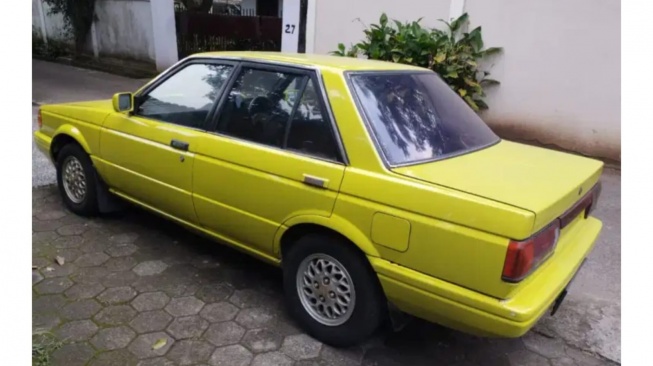 Nissan Sunny Sentra Super Saloon tahun 1991 (olx.co.id)