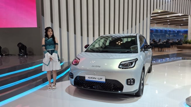 AION UT Lengkapi Jajaran Produk Mobil Listrik GAC Indonesia. (Foto: SUARA.com/Michele Alessandra)