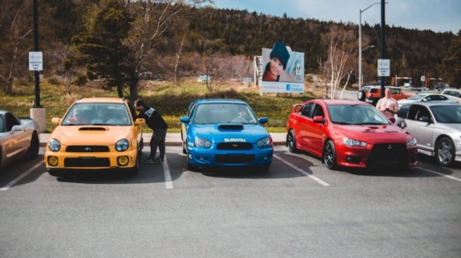 7 Tips Parkir Paralel Mobil Aman untuk Pengemudi Pemula