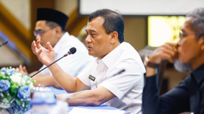 Gubernur Jawa Tengah, Ahmad Luthfi dalam Rapat Koordinasi Pengendalian Operasional Kegiatan (POK) Triwulan II Tahun Anggaran 2025 di Gedung B lantai 5 kantornya, Selasa 23 Juli 2025.[Dok Humas]