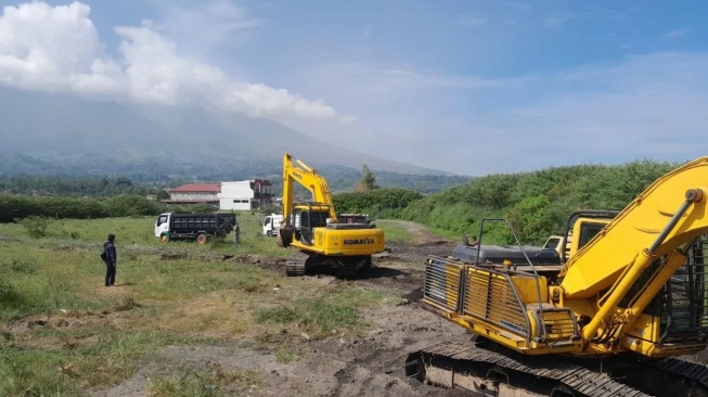 Waspada Banjir Lahar Dingin Gunung Marapi, Bendungan Cangkiang di Agam Dikeruk