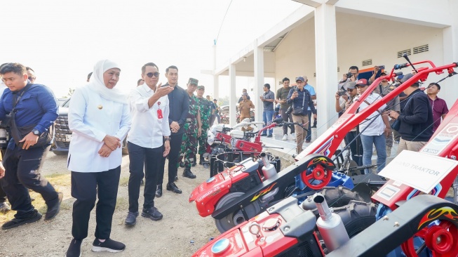Gubernur Khofifah Perkuat Sentra Pangan Tuban dengan Penyerahan Alsintan ke 15 Gapoktan