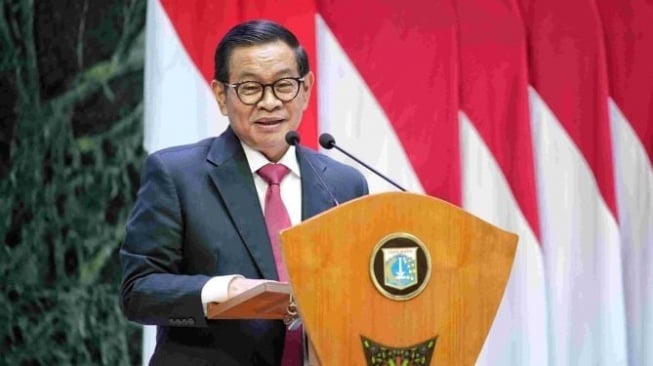 Naik Transportasi Umum Pakai Setelan Jas, Pramono: Semua Orang Lihat Ini Gubernur Ngapain Pencitraan