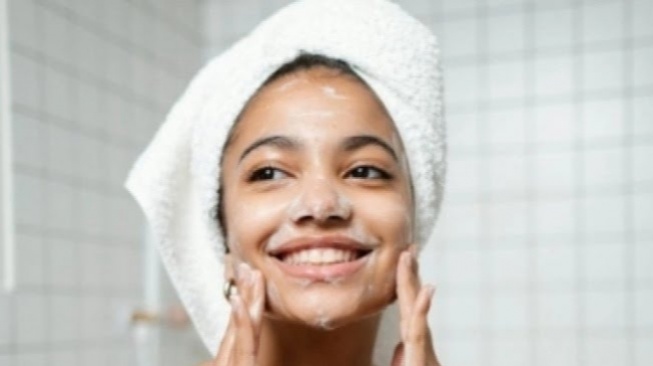 4 Gentle Cleanser Aman untuk Semua Jenis Kulit, Harga Murah Rp70 Ribuan!