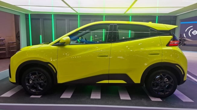 BYD melengkapi jajaran produk mobil listrik mereka di Indonesia dengan meluncurkan BYD Atto 1 dalam perhelatan otomotif Gaikindo Indonesia International Auto Show (GIIAS) 2025. (Foto: SUARA.com/Manuel Jeghesta)