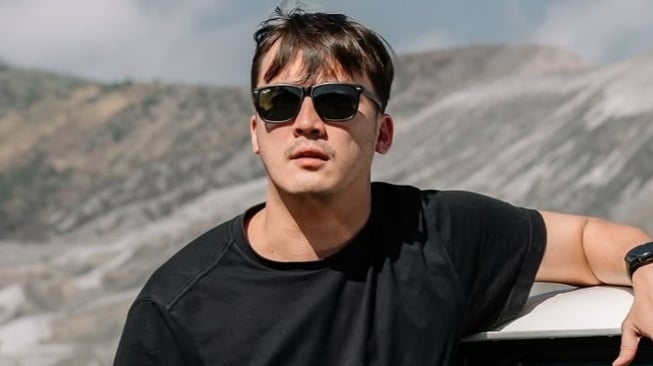 Tak Sembunyi, Begini Cara Rendy Kjaernett Bantah Gosip Perselingkuhan