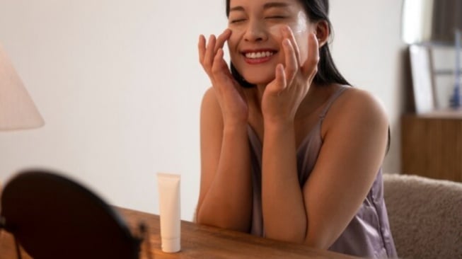 Makin Glowing, 3 Rekomendasi Sunscreen Korea yang Cocok untuk Kulit Orang Indonesia