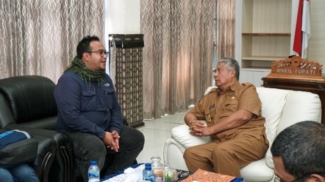 Audiensi GEF SGP Indonesia dan Wakil Bupati Sabu Raijua Thobias Uly (kanan).[Ist]