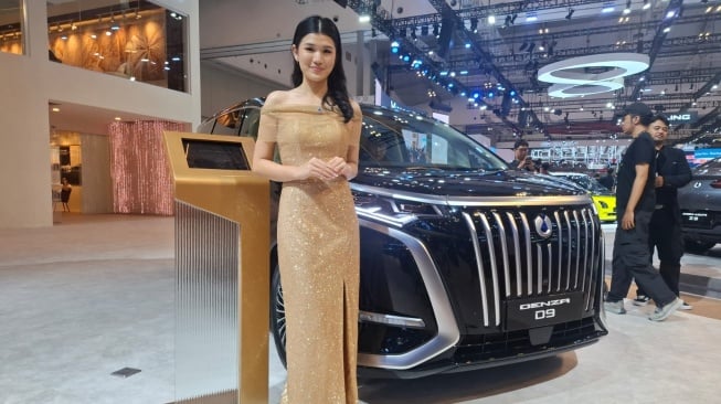 Denza D9 Debut di GAIKINDO Indonesia International Auto Show (GIIAS) 2025. (Foto: SUARA.com/Manuel Jeghesta)