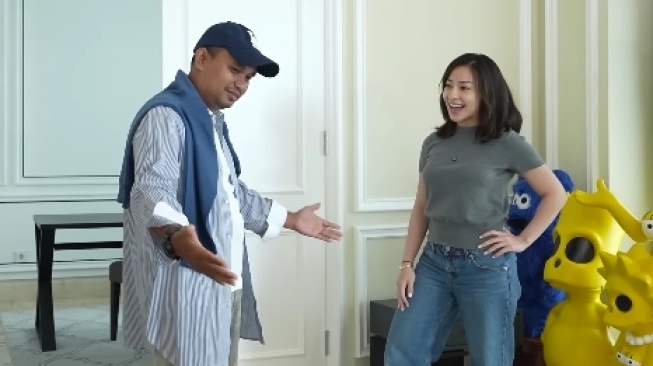 Nikita Willy thrifting di Pasar Senen (YouTube)