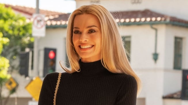 Margot Robbie Dikabarkan Bintangi Remake Film Attack of the 50 Foot Woman