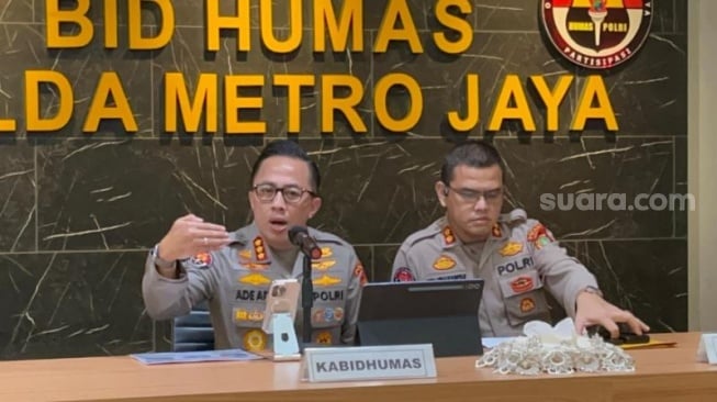 Kabid Humas Polda Metro Jaya Kombes Ade Ary Syam Indradi di Mapolda Metro Jaya, Jakarta, Kamis (24/7/2025). (Suara.com/M Yasir)