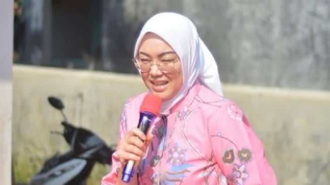 Anne Ratna Mustika Buka Suara, Bantah Isu Cerai dan Bongkar Fitnah di Balik Pernikahan Maulana Akbar