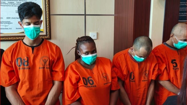 Perempuan Afrika Selatan Diciduk di Bandara Bali usai Sembunyikan Narkoba di Celana Dalam
