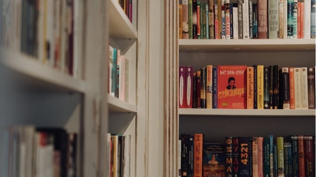 Membeli Buku karena Covernya: Antara Gaya Hidup dan Kebiasaan Membaca