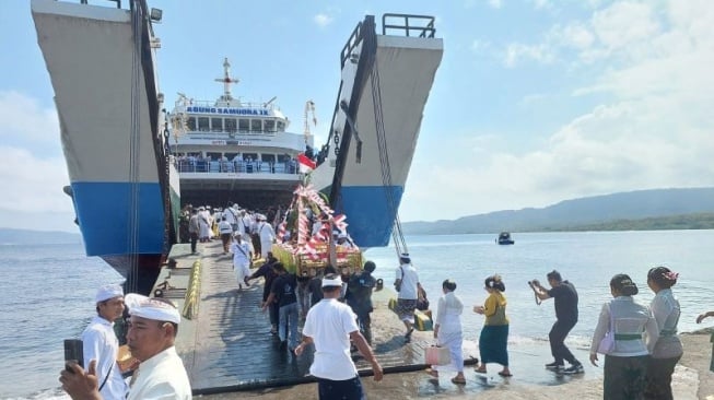 Doa untuk Selat Bali: Upacara Pakelem Digelar, Nelayan Gelar Petik Laut, Apa Maknanya?