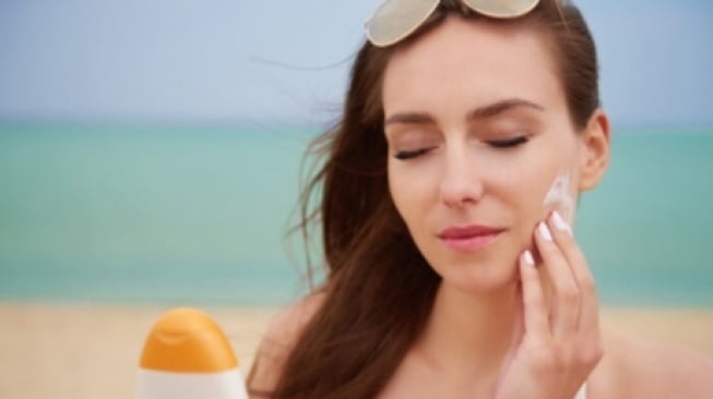 Rekomendasi sunscreen yang mengandung antioksidan. (Freepik)