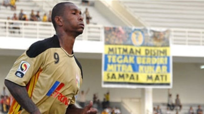 Marcus Bent saat memperkuat Mitra Kukar di Liga Super Indonesia. [ISL]