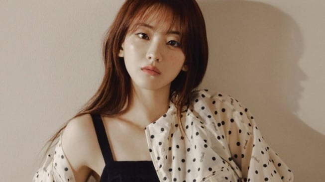 4 Daily OOTD ala Cho Yi Hyun yang Bikin Gaya Makin Sweet
