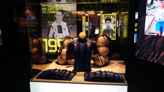 Melihat Langsung Jersey Pertama Cristiano Ronaldo, Awal dari Karier Gemilang Bocah Madeira