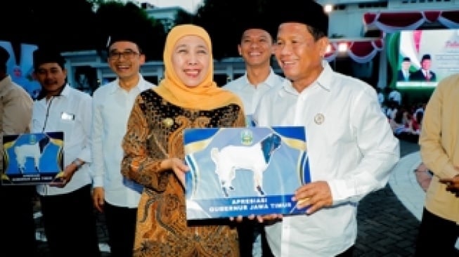 Sebagai Ketua Dewan Pembina DPD HKTI Jatim, Gubernur Khofifah menegaskan pelantikan ini momentum strategis untuk membangun solidaritas dan kekuatan kolektif dalam mendukung program prioritas nasional, khususnya di sektor pangan (Dok: Pemprov Jatim)