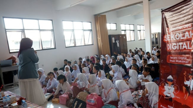 "CyberHeroes: Sekolah Digital” digelar di dua sekolah dasar di Bandung, yaitu SDN Sukapura 02, Kabupaten Bandung dan SDN Pelesiran, Kota Bandung (Dok: Telkom)