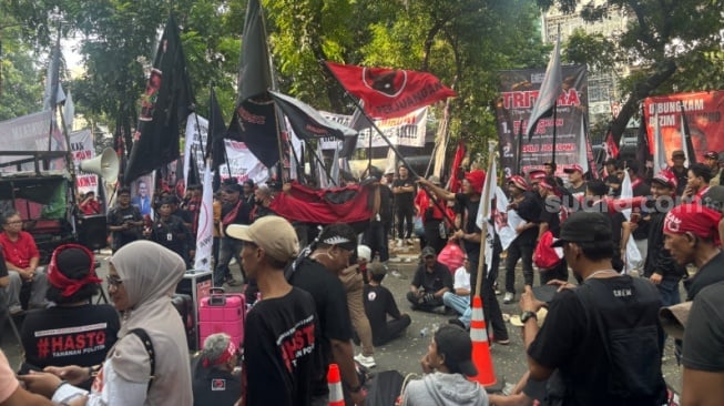 'Bebas!' Bergema di Sidang Vonis Hasto, Pengacara Ngeri Bernasib Sama Seperti Tom Lembong