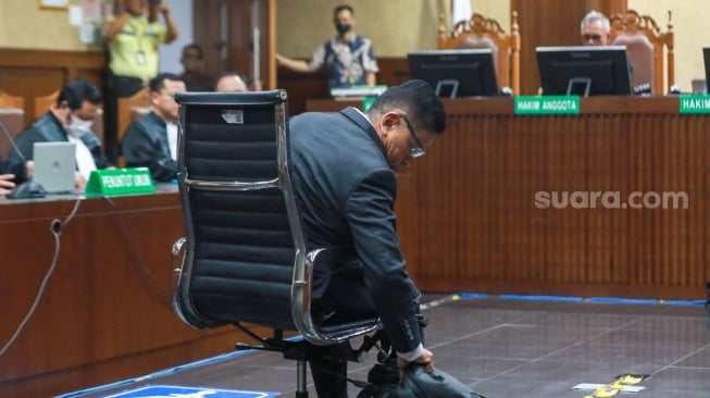 Dua Tuduhan, Satu Vonis: Babak Akhir Peradilan Hasto Kristiyanto dan Drama Ponsel yang Tenggelam
