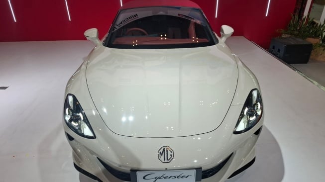 MG Cyberster mobil ikonik dari MG di GIIAS 2025. (SUARA.com/Manuel Jeghesta)