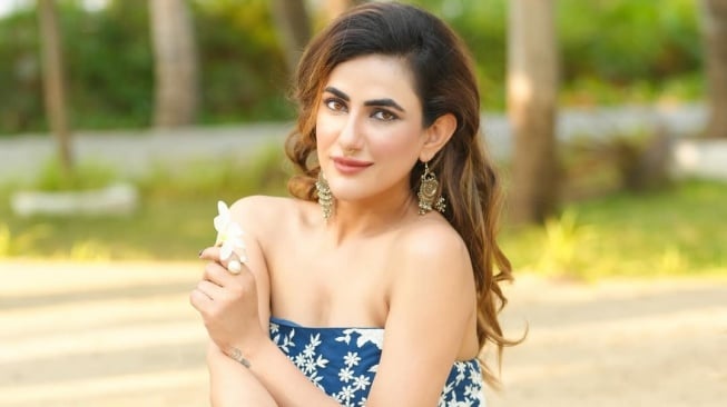 Ruchi Gujjar melempar sendal ke arah produser bernama Man Singh dan viral di media sosial. [Instagram]