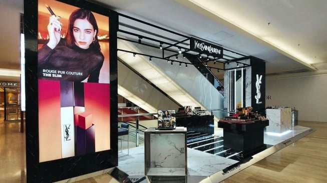 Gerai YSL Ada di Mall Mana Saja? Kini Bikin Geger karena Ikutan Live di TikTok