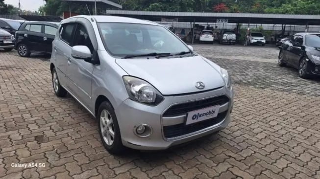 Mobil matic bekas Daihatsu Ayla. (OLX)
