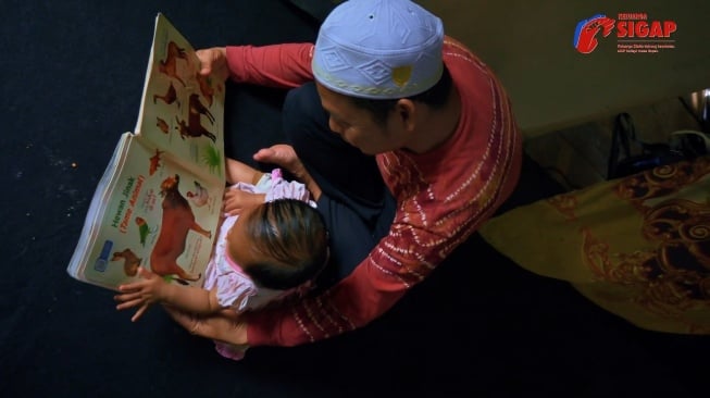 Vaksinasi Melonjak, Cuci Tangan Meningkat: Rahasia Keluarga Sehat Ternyata Ada di Tangan Ayah!