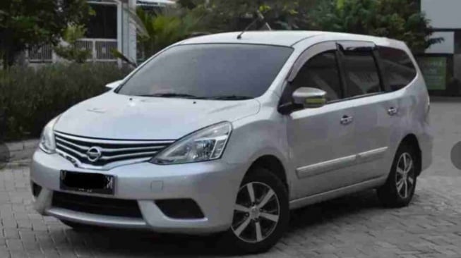 Nissan Livina Generasi 1 [OLX]
