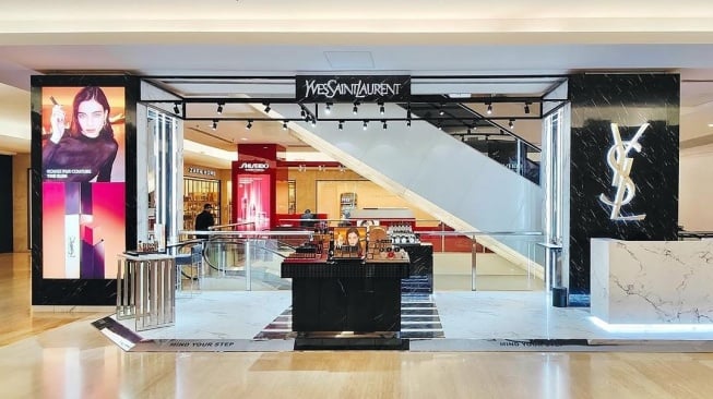 Ilustrasi gerai YSL di mall. (Instagram/plazaindonesia)