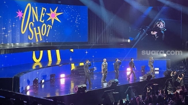 Konser Hello Boysss Asia Tour sukses digelar dengan penampilan boyband asal Thailand Perses di Balai Sarbini, Jakarta pada Sabtu (26/7/2025). [Suara.com/Sumarni]