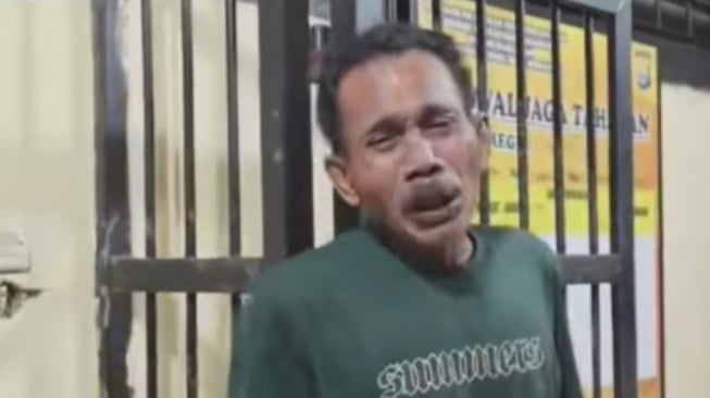Cinta Ditolak! Pria 61 Tahun Nangis di Kantor Polisi