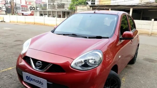 Nissan March (2011). (OLX)