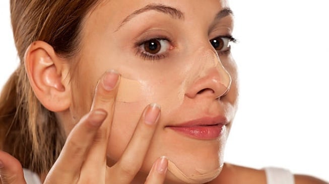 5 Rekomendasi Primer untuk Kulit Berminyak, Bikin Makeup Awet dan Anti Longsor