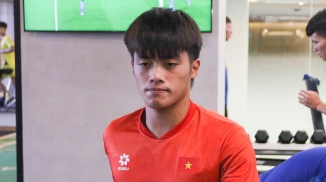 Striker Timnas Vietnam U-23, Nguyen Quoc Viet, kembali berlatih bersama tim. (Dok. VFF)