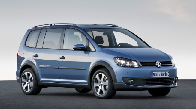 Volkswagen Touran. (Drive Place)