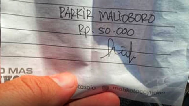 Tangkapan layar parkir nuthuk Rp 50 ribu di depan kantor Gubernur DIY. (dok.Istimewa)