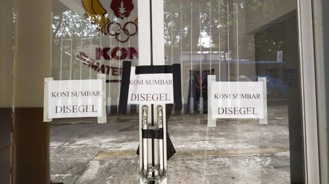 Alasan Pejuang Olahraga Segel Kantor KONI Sumbar, Desak Ketua Mundur!
